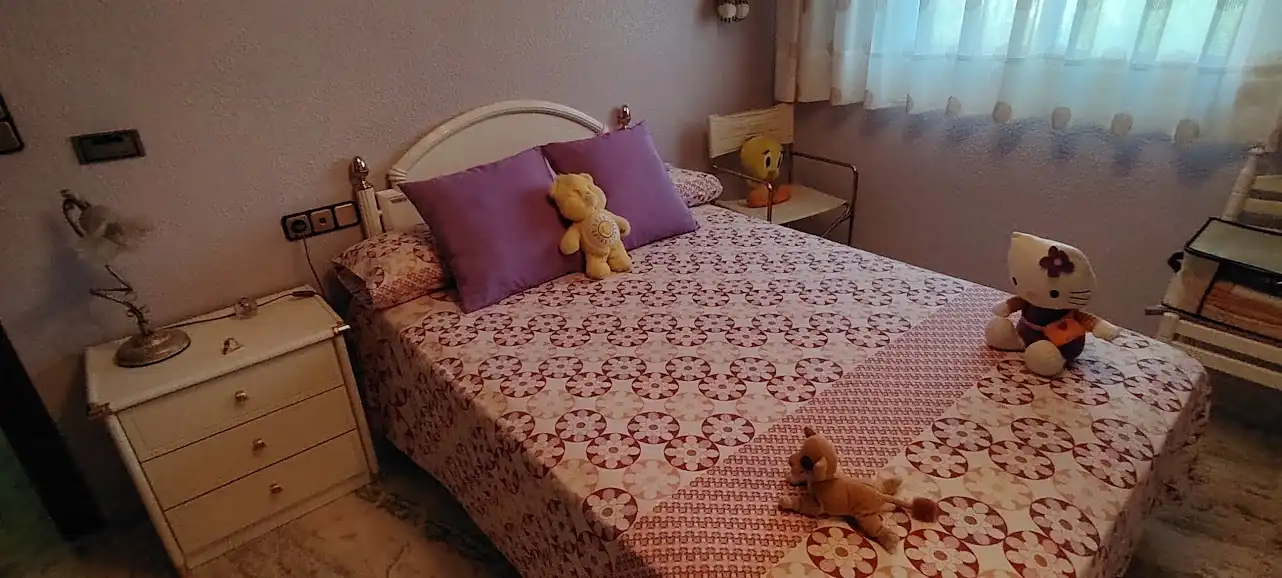 Dormitori de Casa o xalet en venda en Linares amb Aire condicionat, Calefacció i Jardí privat