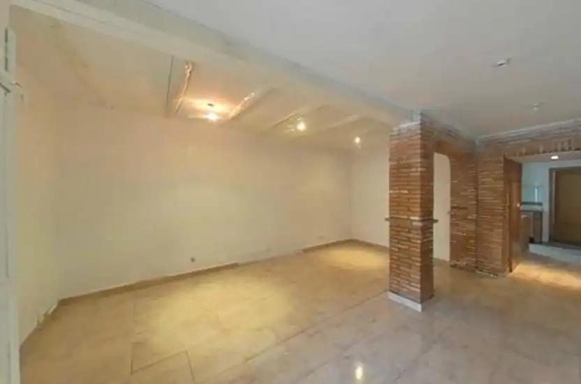 Casa adosada en venda a Calle la Constitución, Cadrete