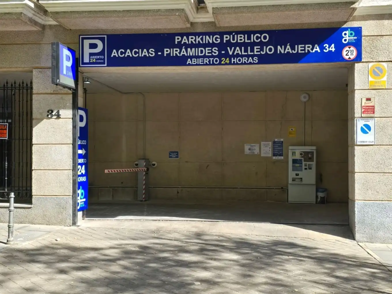 Parking of Garage for rent in Madrid  with Alarm