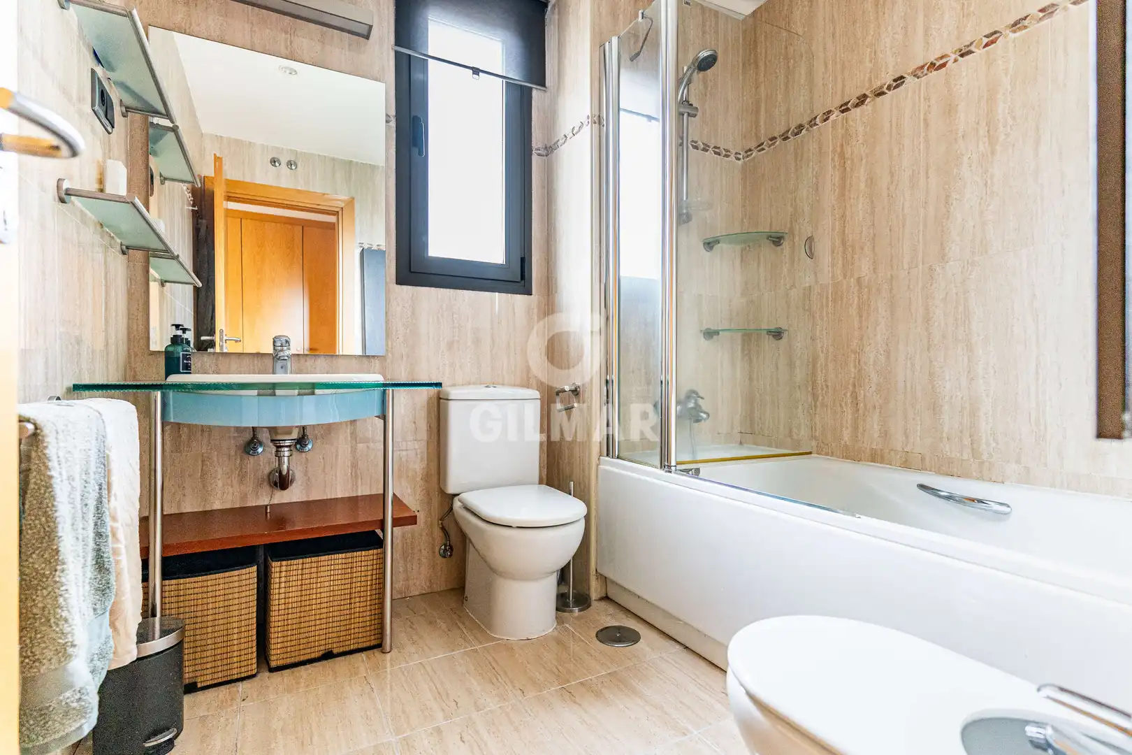 Badezimmer von Maisonette zum Verkauf in Madrid mit Heizung, Privatgarten und Abstellraum