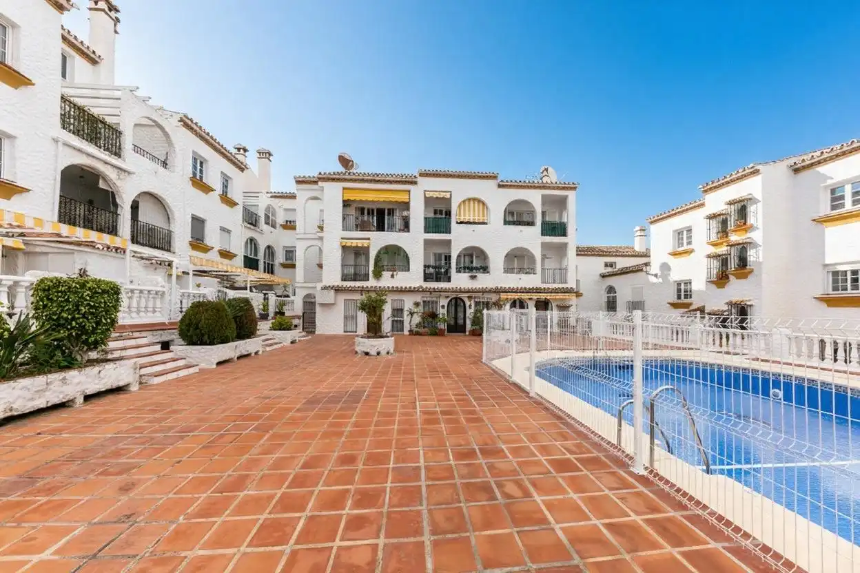 Vista exterior de Ático en venta en Benalmádena con Aire acondicionado, Jardín privado y Terraza