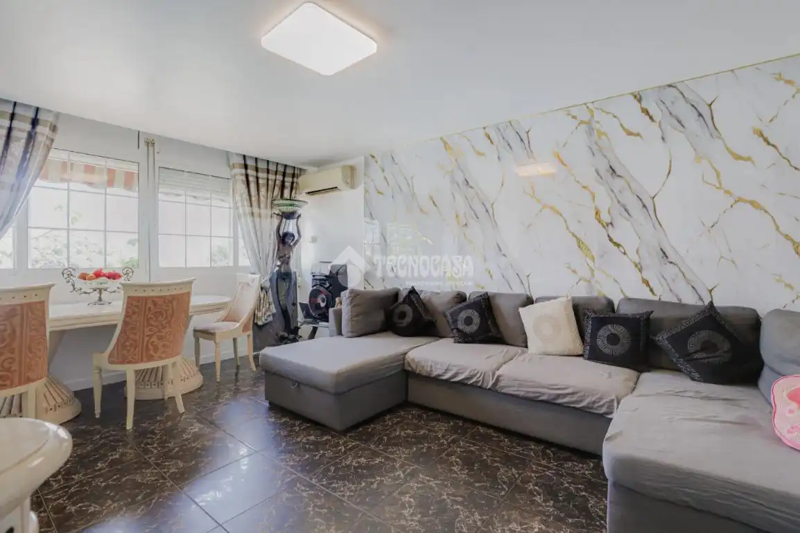 Living room of Flat for sale in Sant Boi de Llobregat  with Air Conditioner