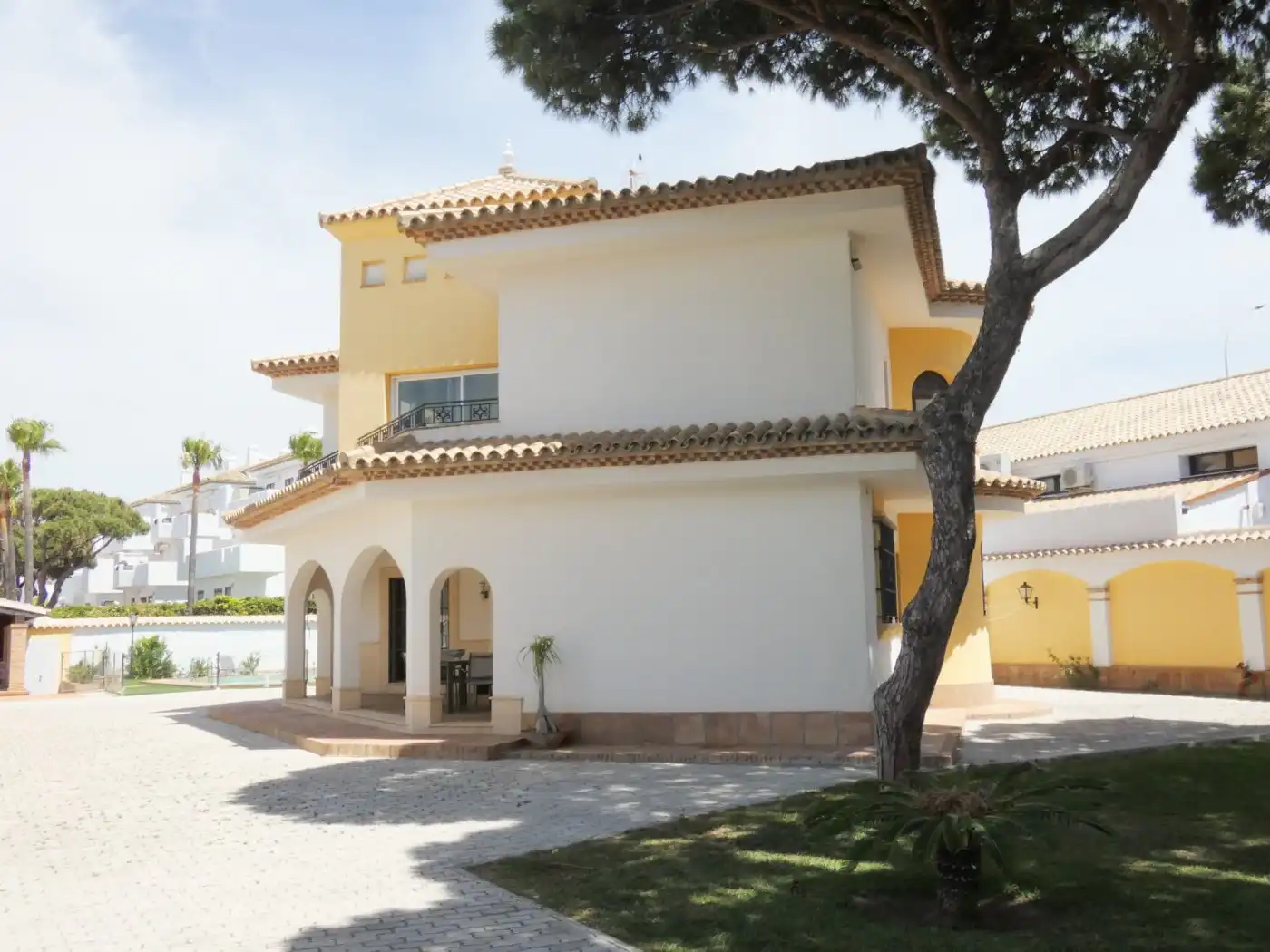 Exterior view of Houses for sale in Chiclana de la Frontera  with Air Conditioner, Private garden and Terrace