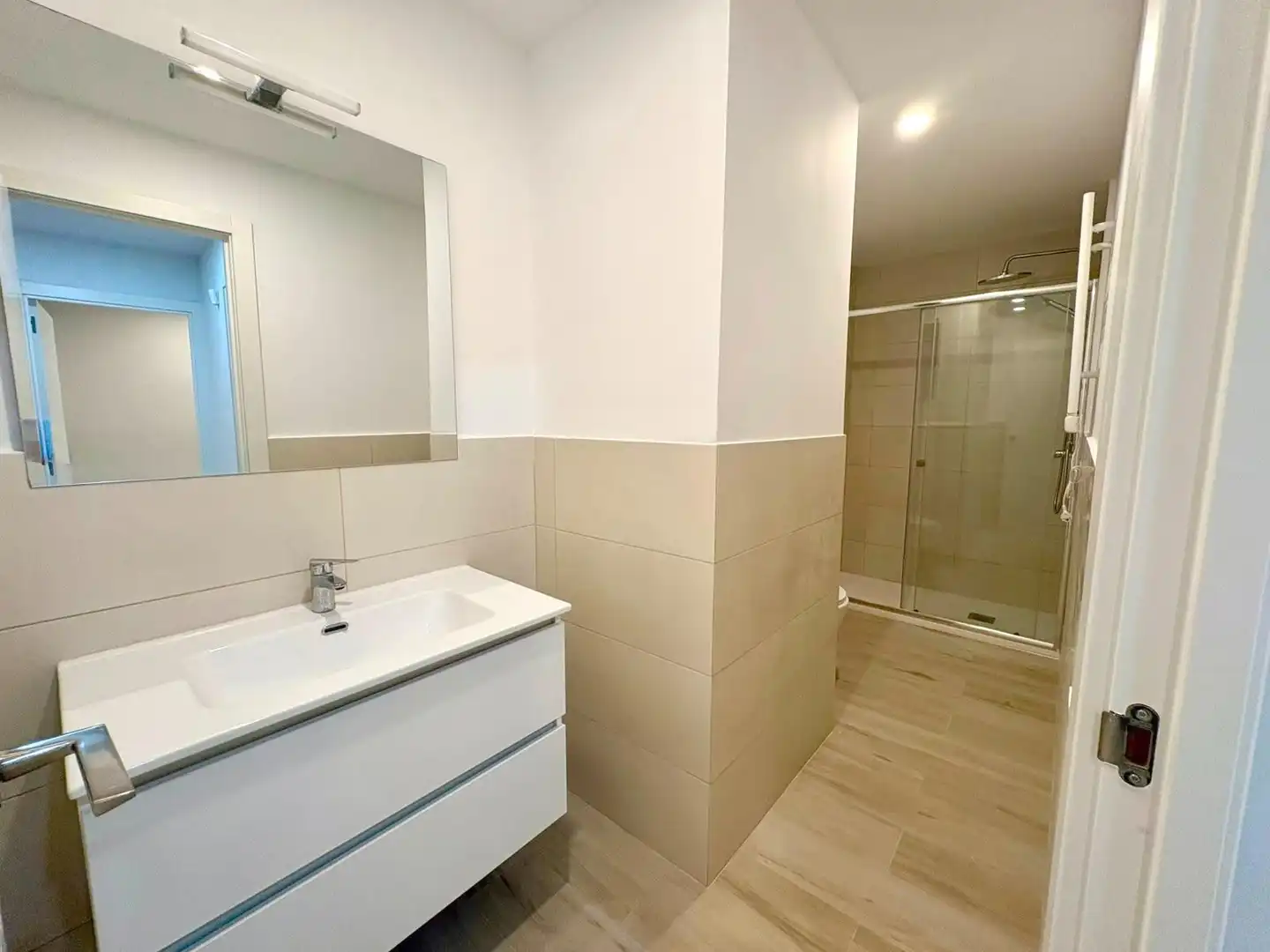 Bathroom of Flat for sale in Barcelona  with Air Conditioner, Heating and Parquet flooring