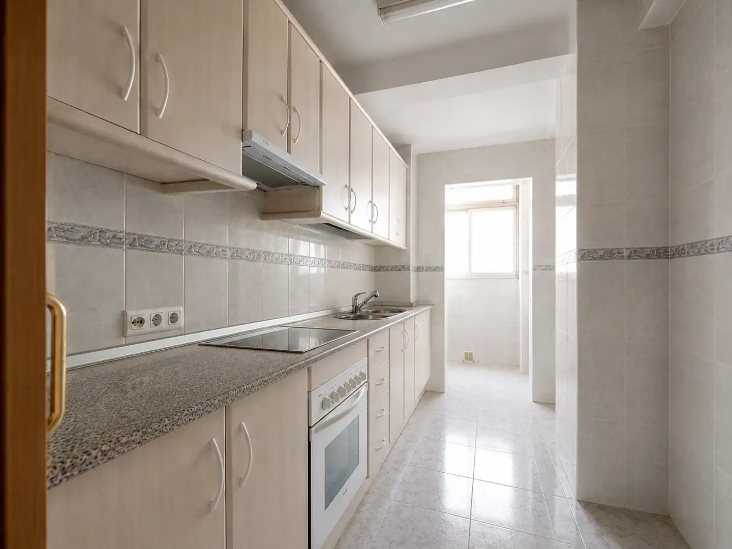 Küche von Wohnungen zum Verkauf in Estepona mit Terrasse und Balkon
