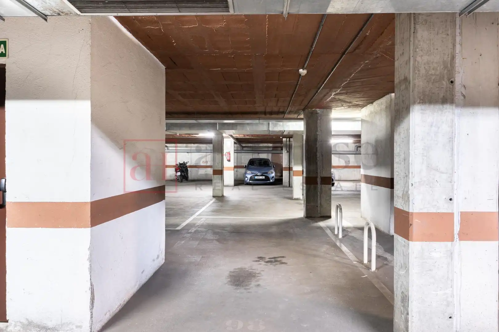 Parkplatz von Wohnung zum Verkauf in Madrid mit Klimaanlage, Heizung und Privatgarten