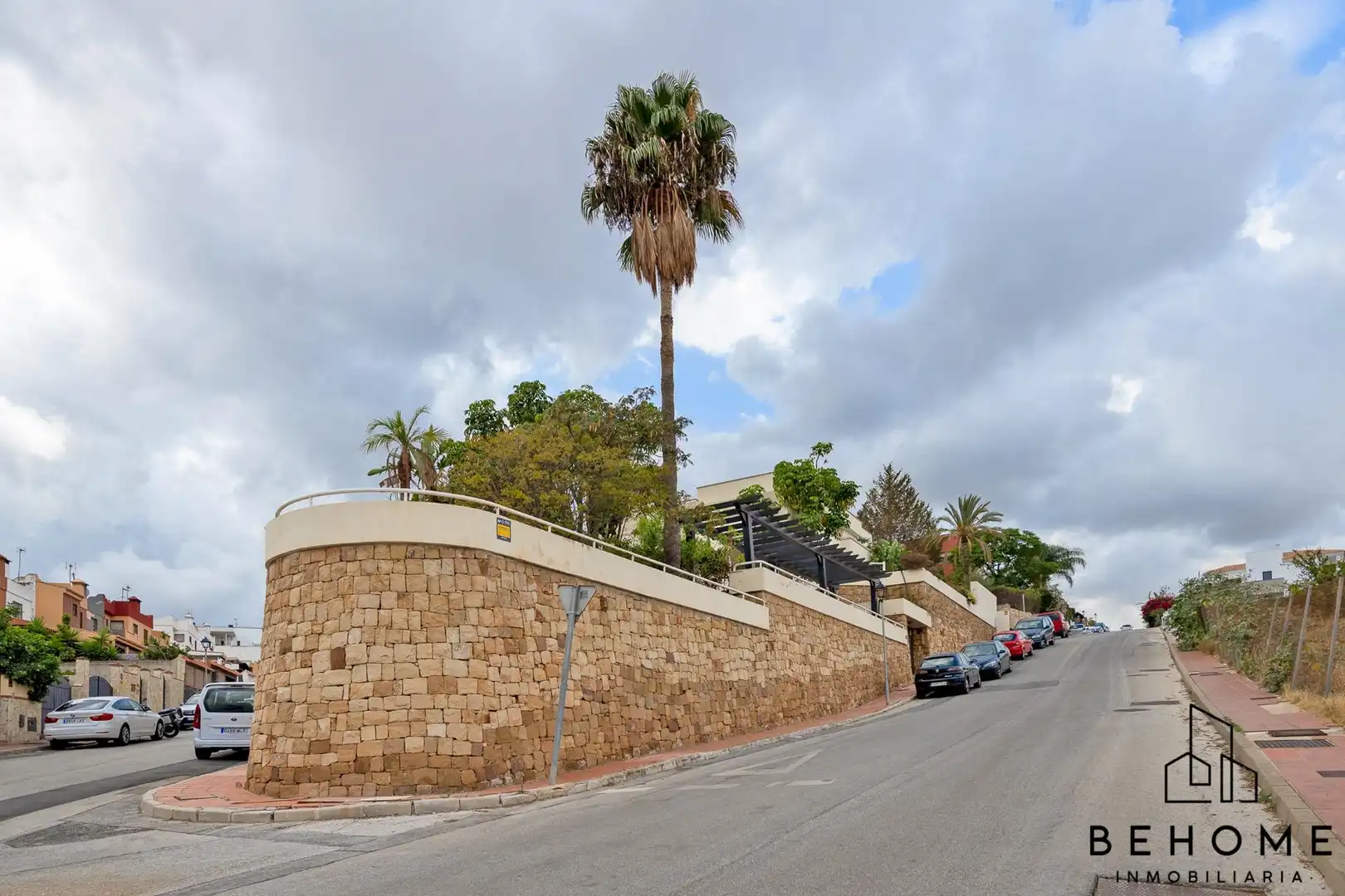 Vista exterior de Casa o xalet en venda en Alhaurín de la Torre amb Aire condicionat, Jardí privat i Terrassa