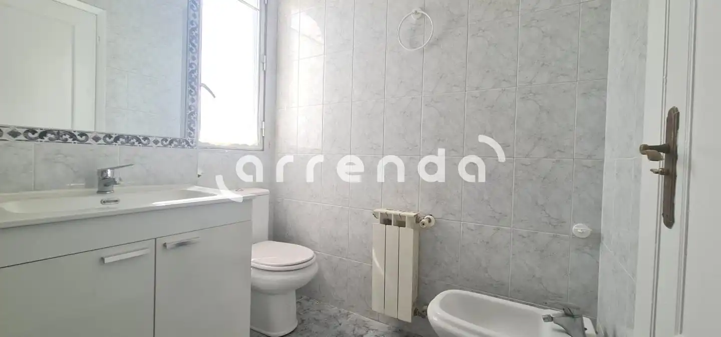 Badezimmer von Wohnung zur Miete in Madrid mit Terrasse und Gemeinschaftspool