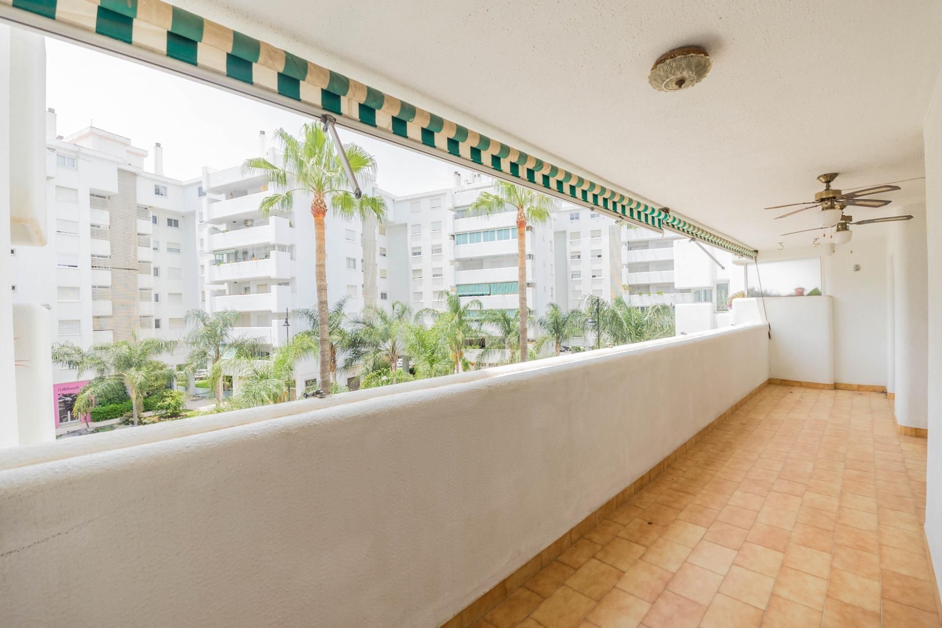 Vista exterior de Piso en venta en Fuengirola con Jardín privado, Terraza y Trastero