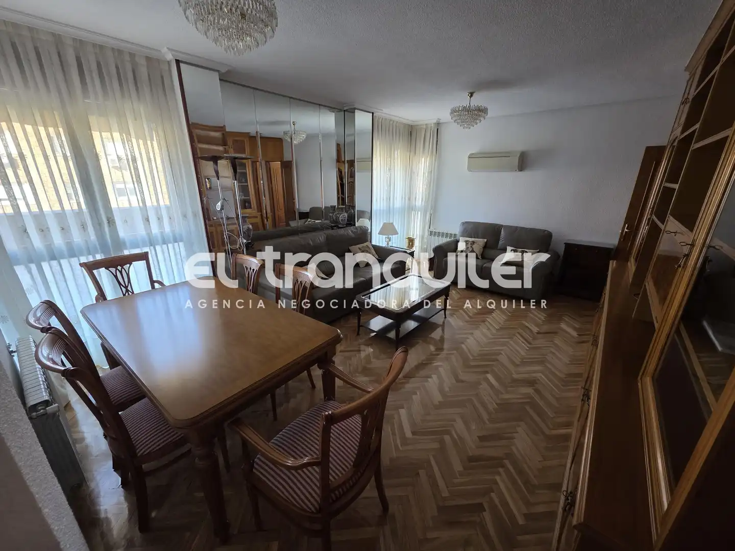 Sala d'estar de Pis de lloguer en Madrid amb Aire condicionat, Parquet i Piscina
