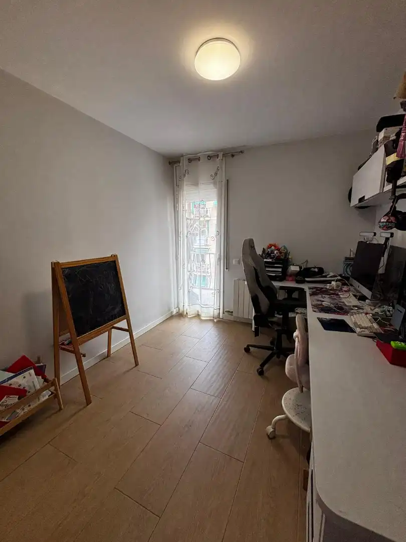 Schlafzimmer von Wohnung zum Verkauf in Badalona mit Klimaanlage, Heizung und Parkett