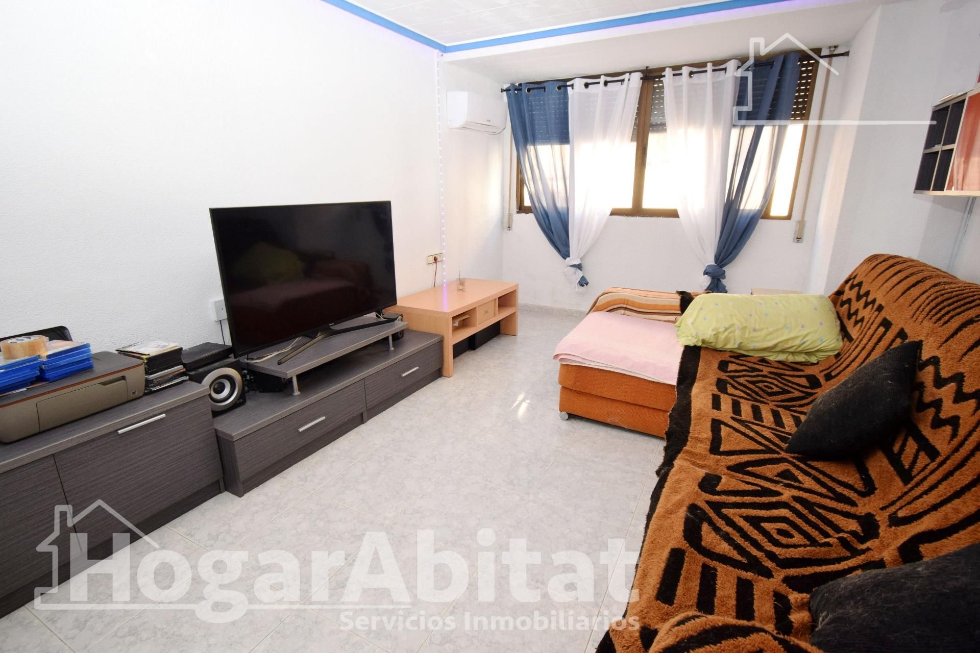 Living room of Flat for sale in  Valencia Capital  with Air Conditioner, Storage room and Balcony