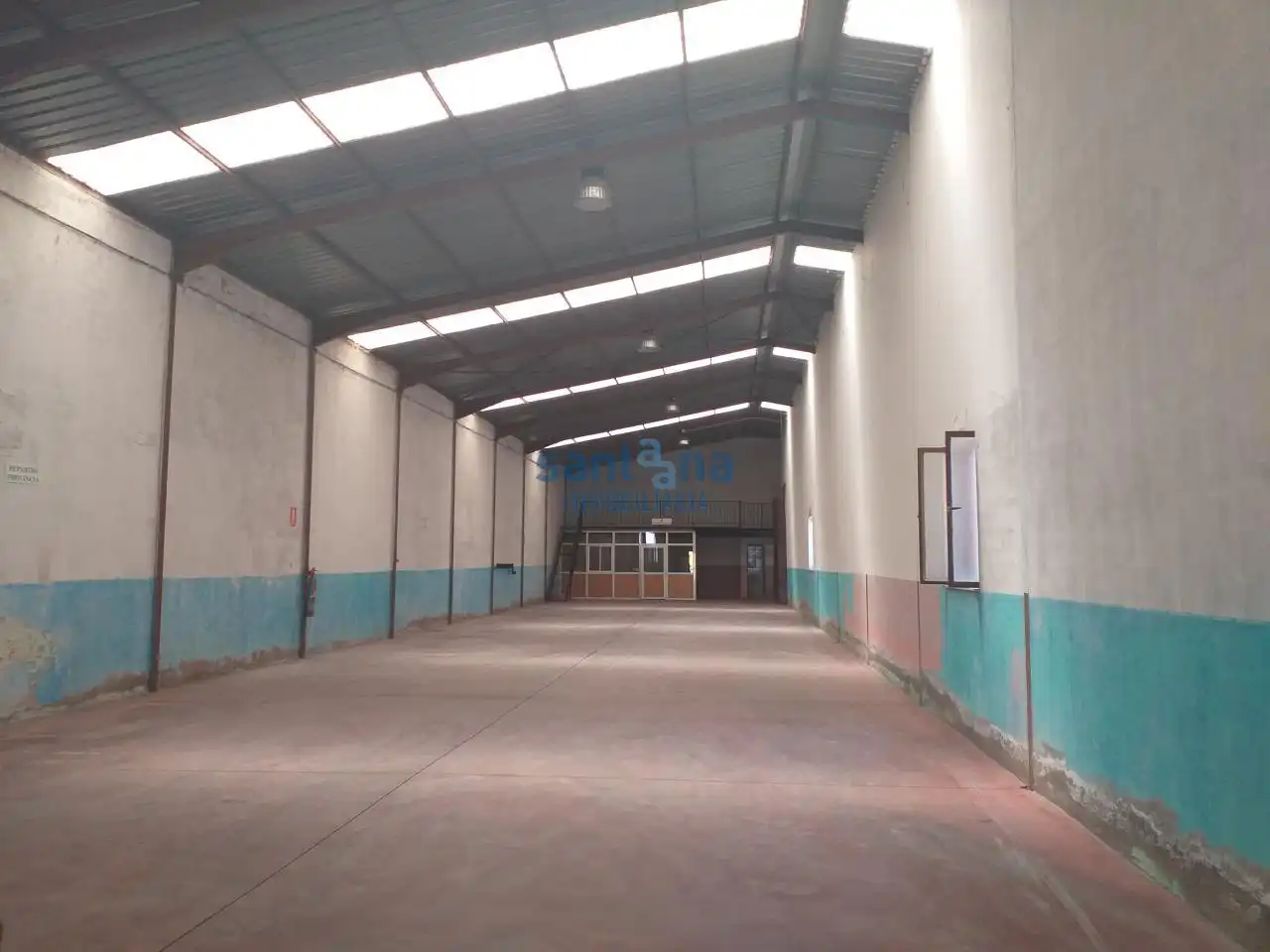 Nave industrial de alquiler en Valdefresno