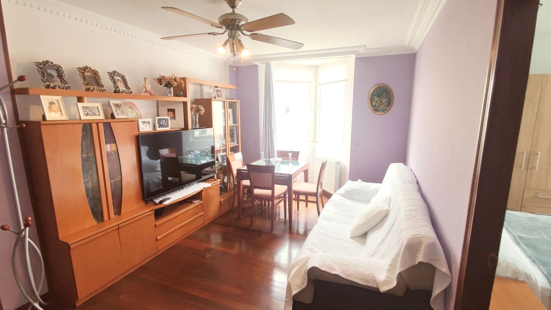 Sala de estar de Piso en venta en Santa Cruz de Bezana con Calefacción, Parquet y Amueblado