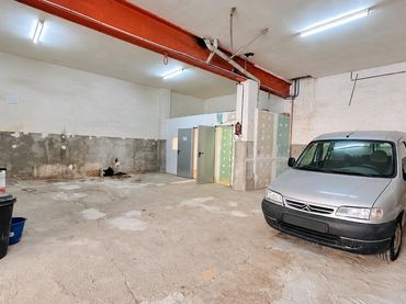 Local comercial en alquiler en Carrer d'Adra