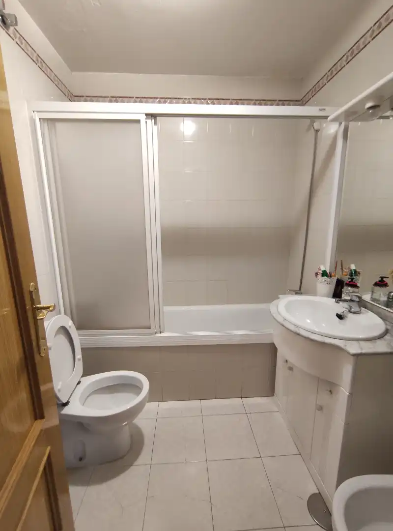 Badezimmer von Wohnung zur Miete in Ciudad Real mit Möbliert