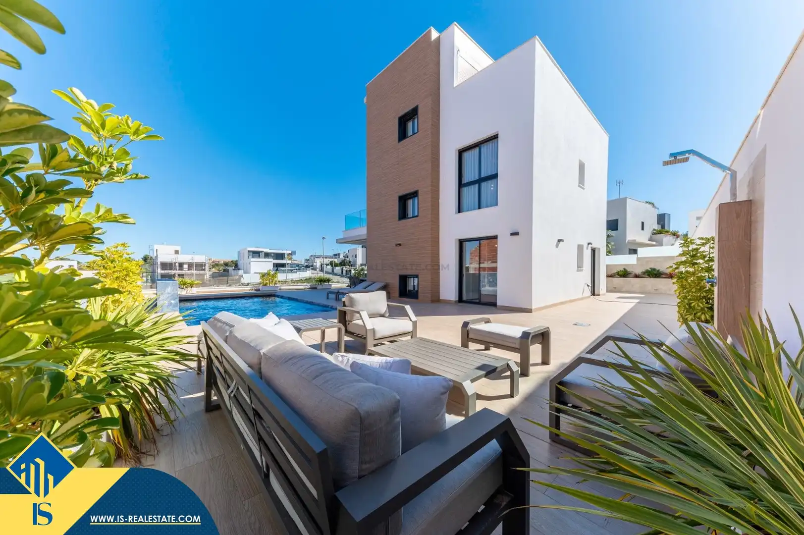 Detached house with terrace for sale in Orihuela Costa