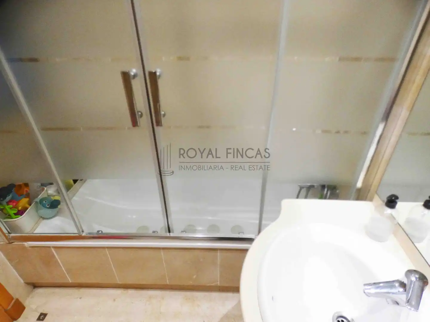 Bany de Pis en venda en Benalmádena amb Aire condicionat, Calefacció i Terrassa