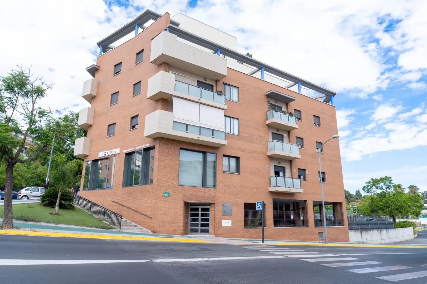 Vista exterior de Piso en venta en Tomares con Aire acondicionado, Calefacción y Jardín privado