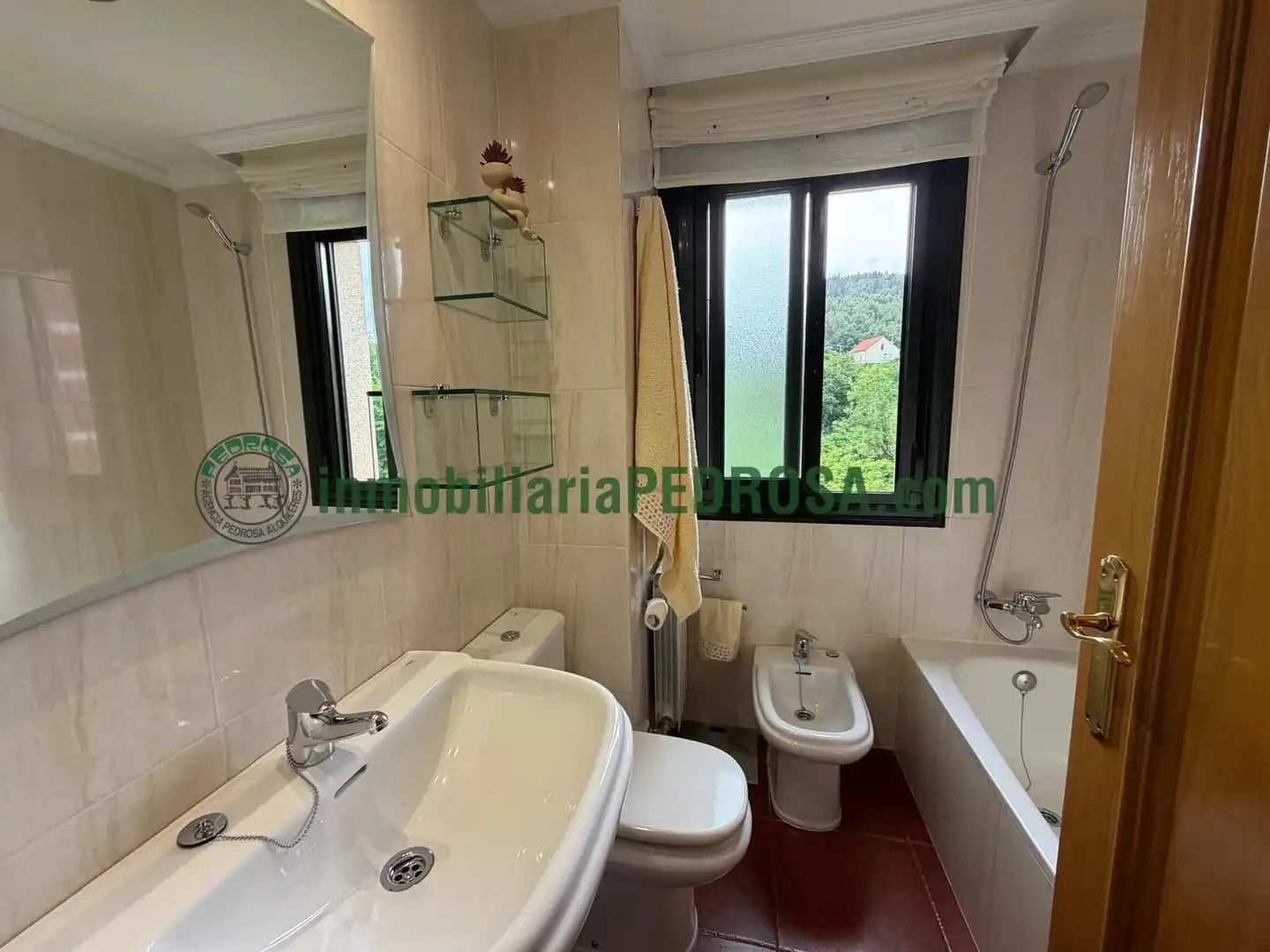 Badezimmer von Wohnung zur Miete in Poio mit Heizung, Abstellraum und Möbliert