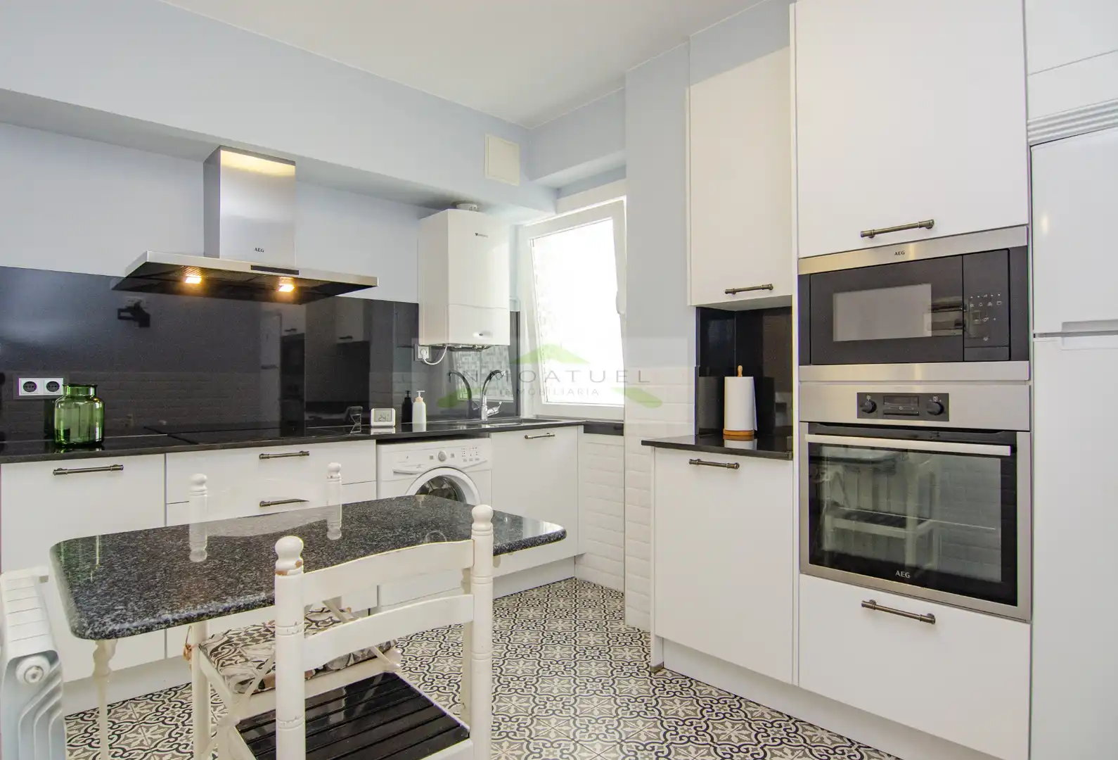 Küche von Wohnung zum Verkauf in A Coruña Capital  mit Heizung, Ofen und Waschmaschine