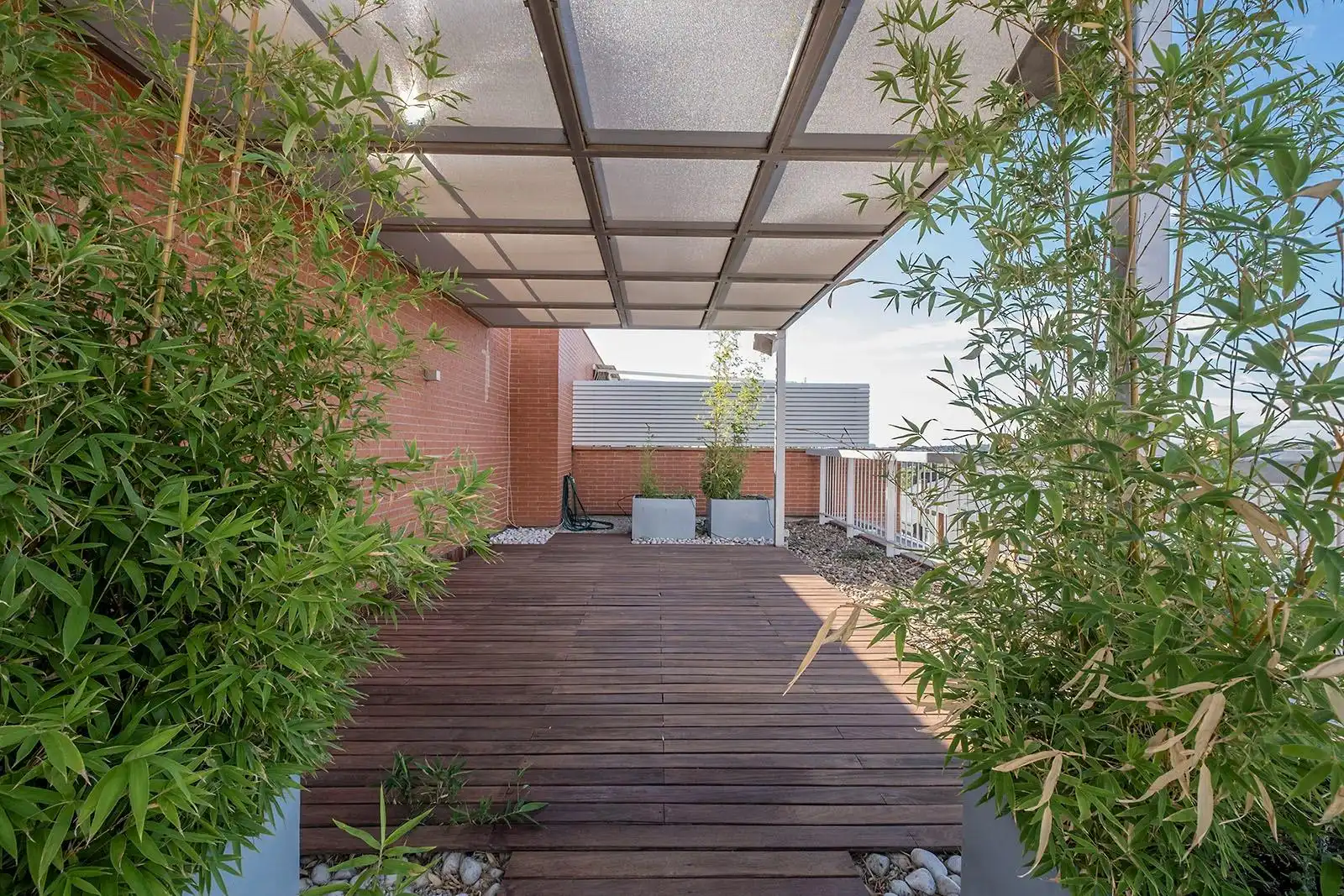 Terraza de Ático de alquiler en Pozuelo de Alarcón con Aire acondicionado, Calefacción y Jardín privado