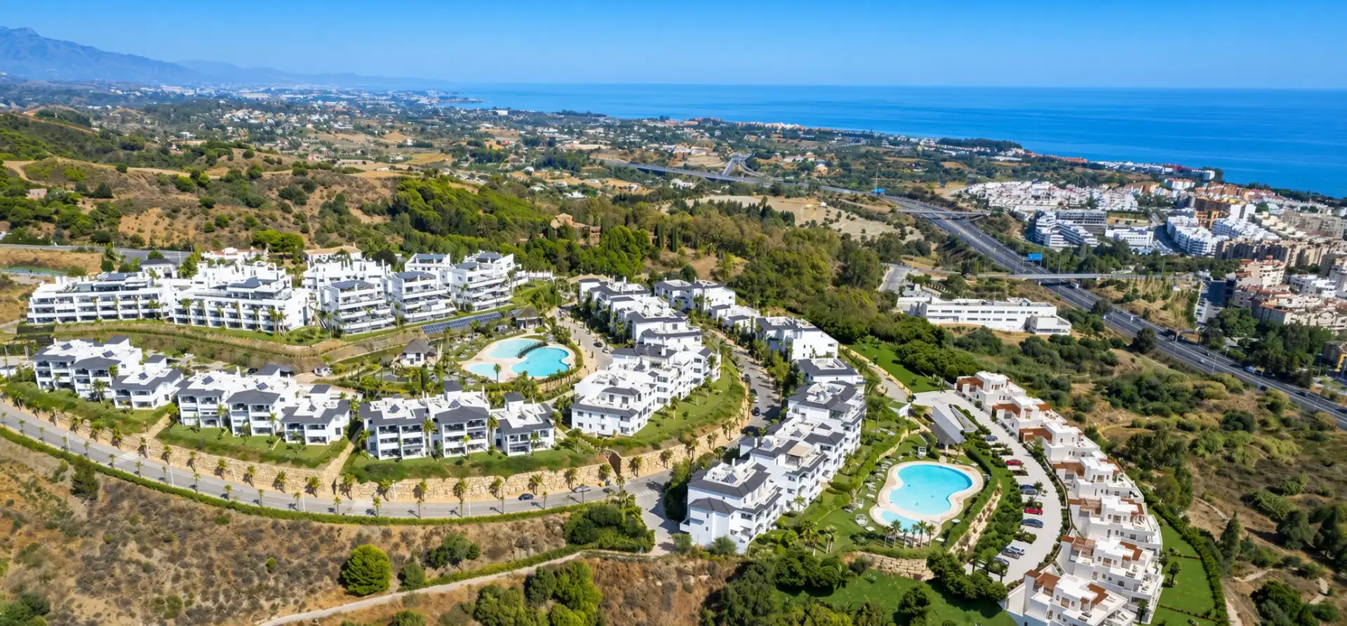 Baixos amb piscina en venda a Altos de Estepona