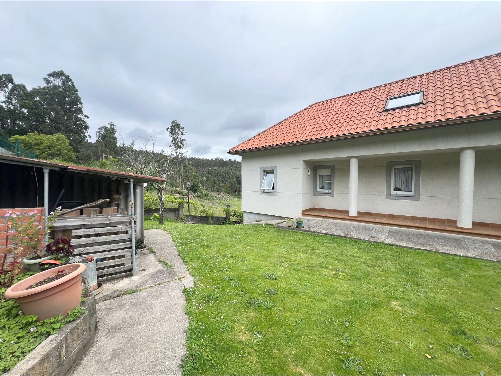 Vista exterior de Casa o xalet en venda en Culleredo amb Calefacció i Jardí privat