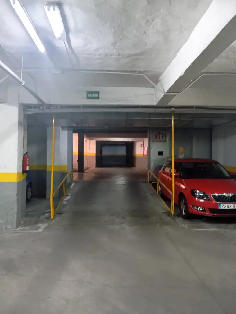 Parkplatz von Geschaftsraum zum Verkauf in Badajoz mit Klimaanlage, Heizung und Parkett