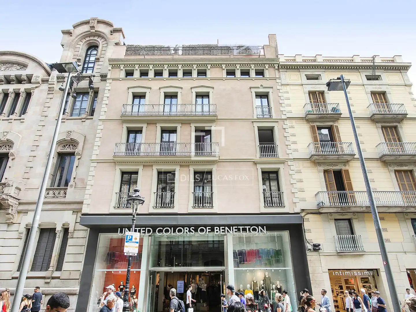 Vista exterior de Pis en venda en Barcelona amb Aire condicionat, Terrassa i Piscina