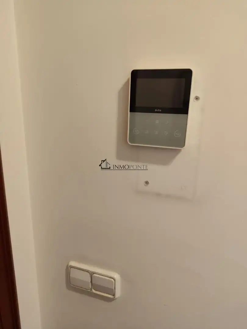 Außenansicht von Wohnung zur Miete in Pontevedra Capital  mit Heizung, Parkett und Terrasse