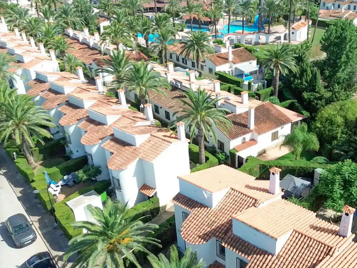 Vista exterior de Casa adosada en venda en Dénia amb Aire condicionat i Piscina