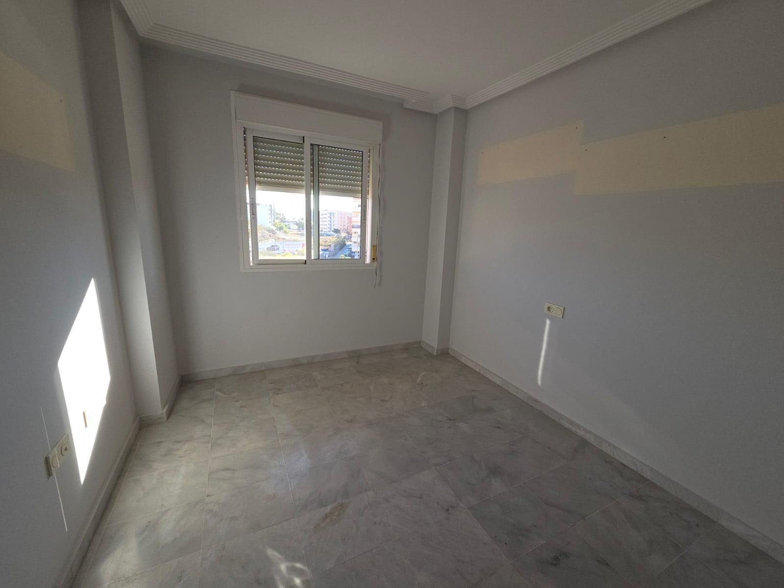 Dormitori de Pis en venda en  Almería Capital amb Terrassa i Piscina comunitària