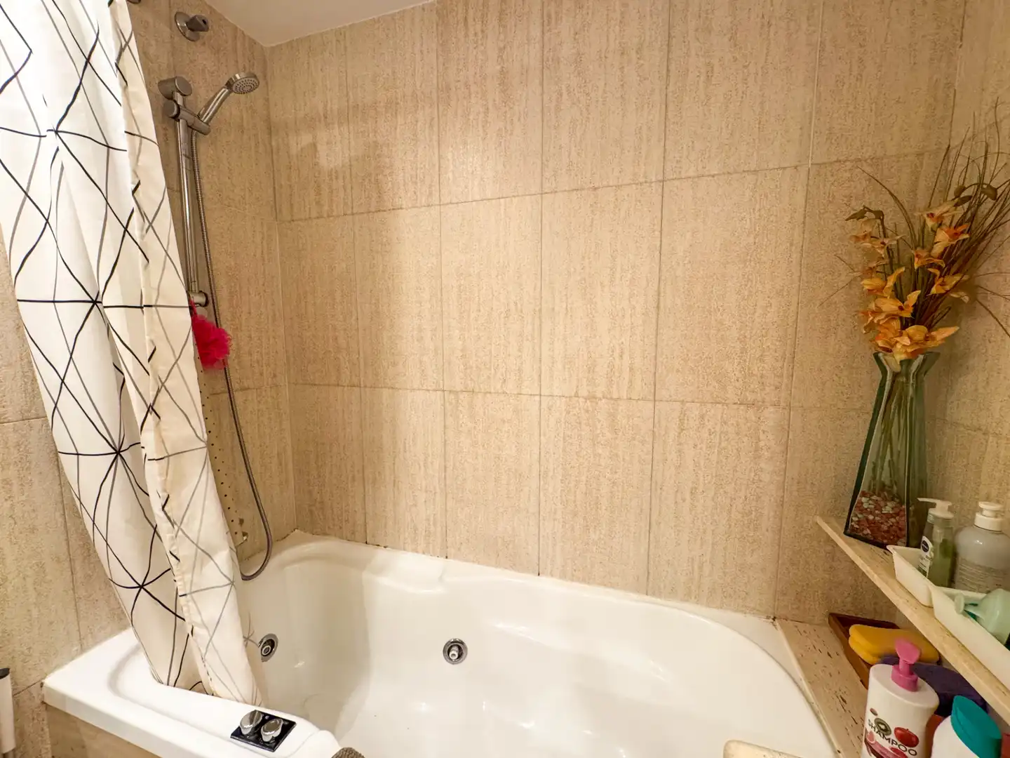 Badezimmer von Dachboden zum Verkauf in Sentmenat mit Klimaanlage, Heizung und Balkon