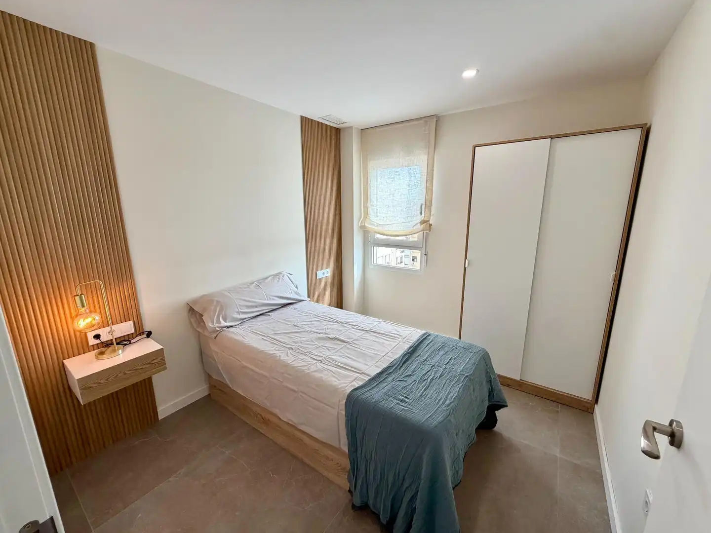 Bedroom of Flat for sale in Valencia  with Air Conditioner, Furnished and Balcony