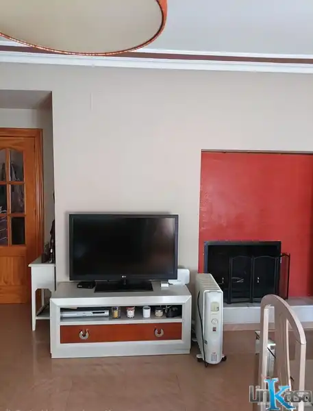 Sala d'estar de Casa adosada en venda en Linares amb Calefacció, Traster i Piscina