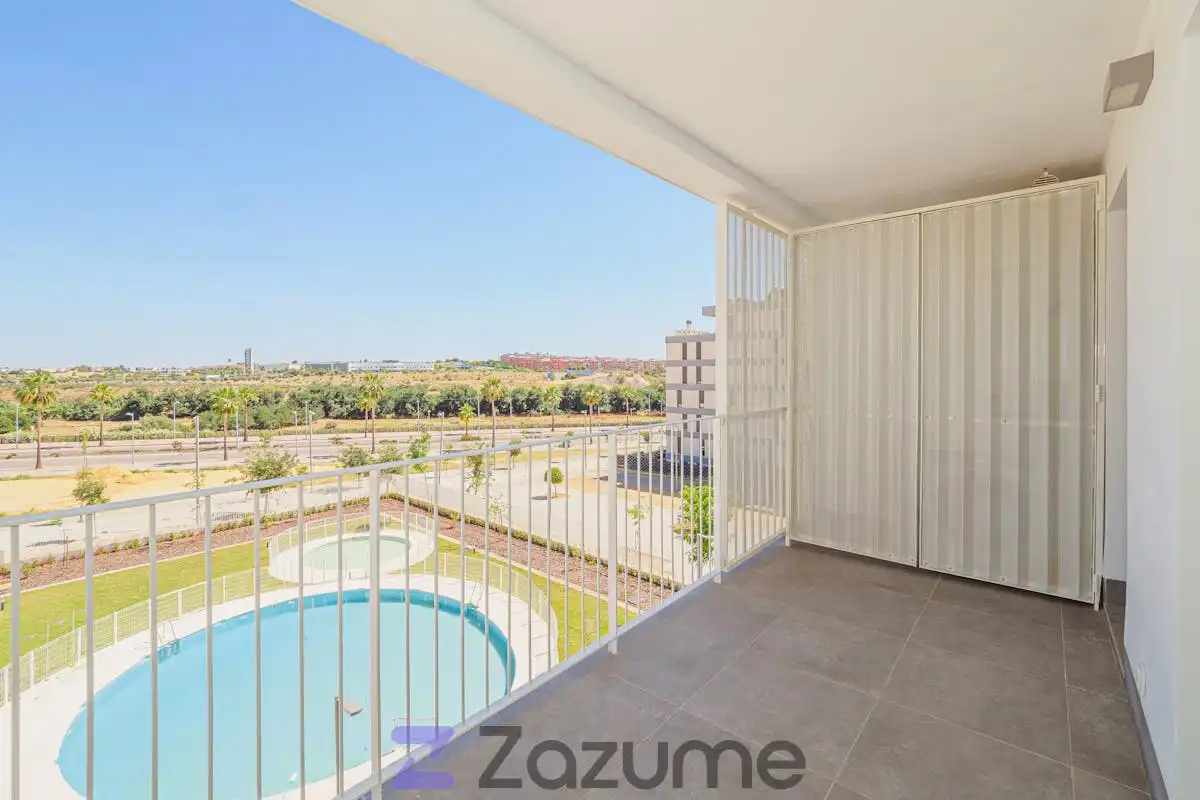 Schwimmbecken von Wohnung zur Miete in Dos Hermanas mit Klimaanlage, Heizung und Privatgarten