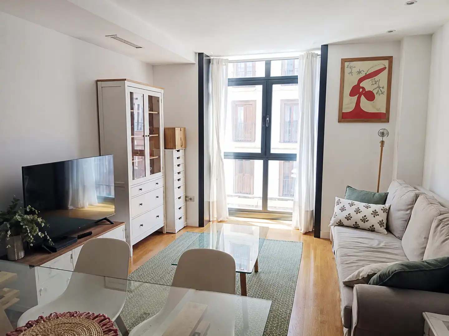 Living room of Flat for rent in Madrid  with Private garden, Furnished and Community pool