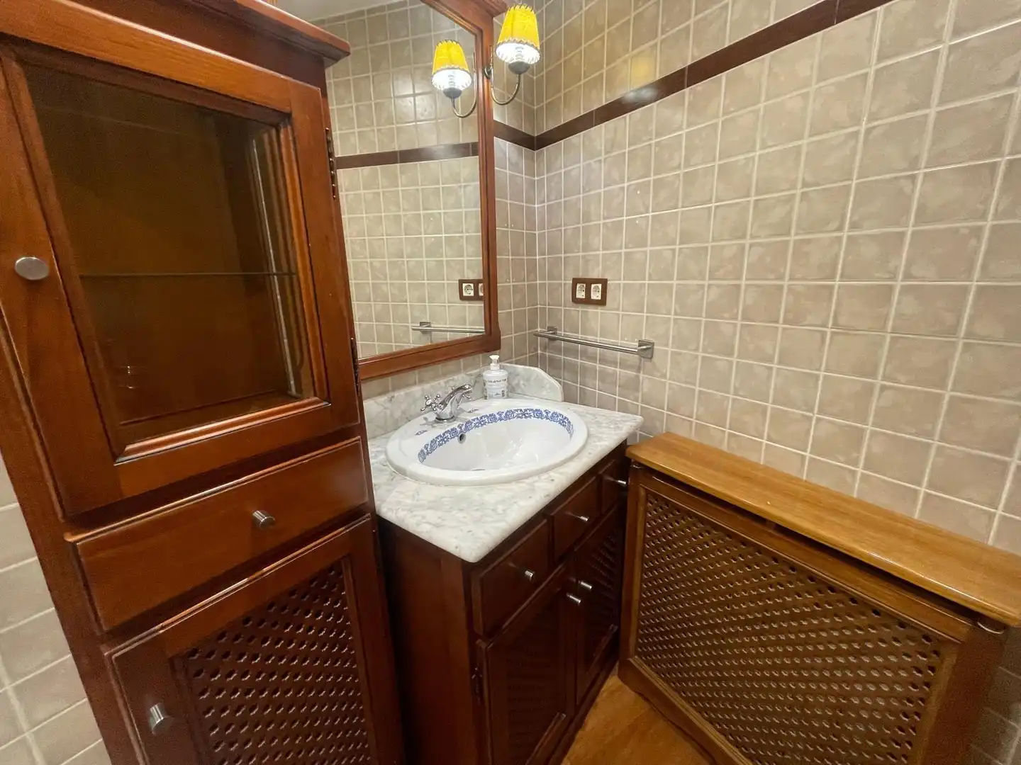Baño de Piso de alquiler en Granada con Aire acondicionado, Calefacción y Amueblado