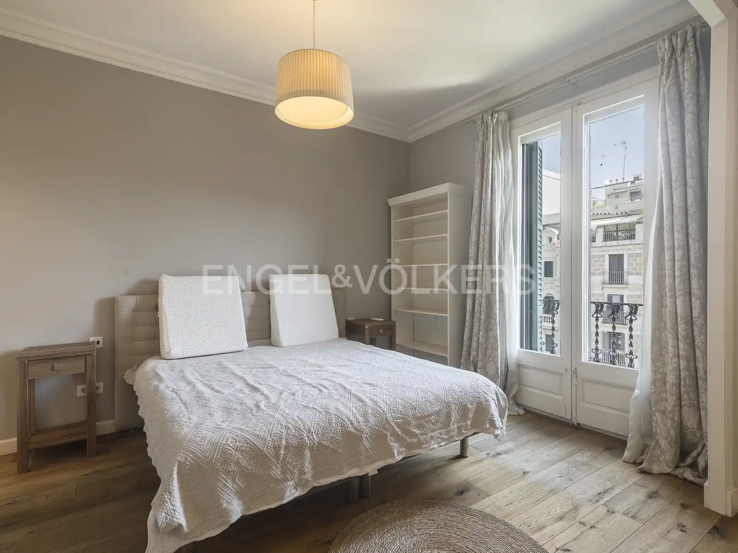 Schlafzimmer von Dachboden zur Miete in Barcelona mit Klimaanlage, Heizung und Parkett