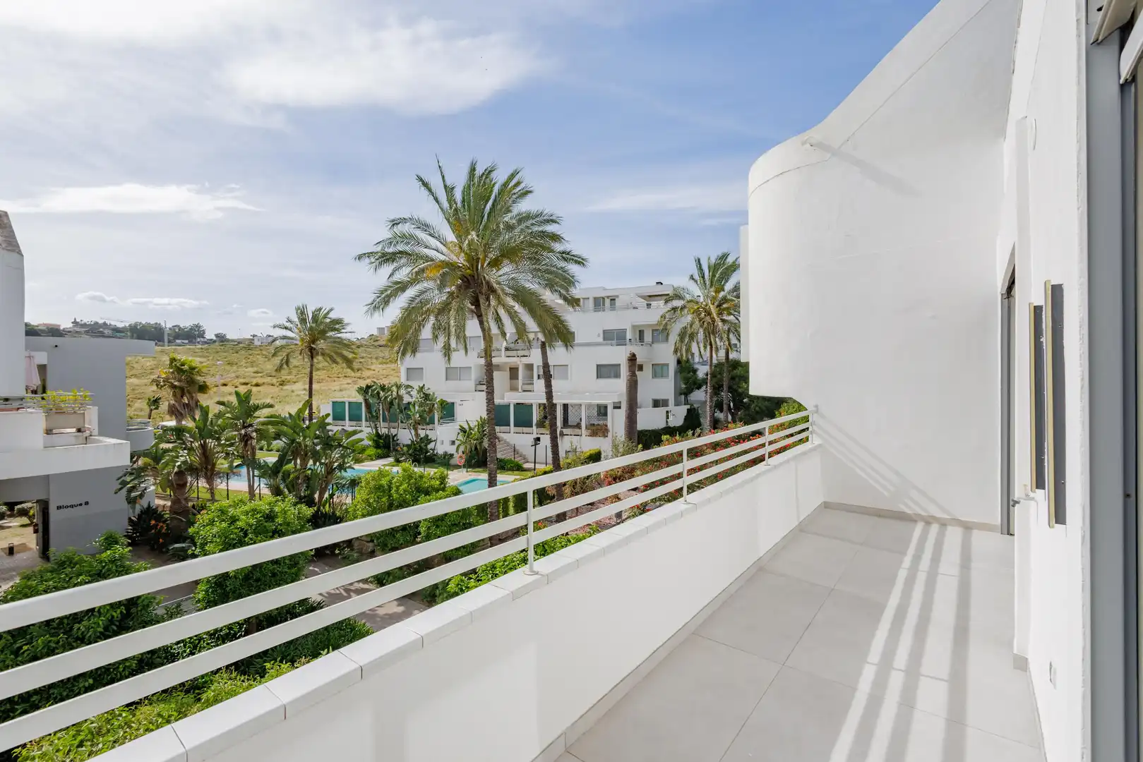 Vista exterior de Ático en venta en Mijas con Aire acondicionado, Calefacción y Jardín privado
