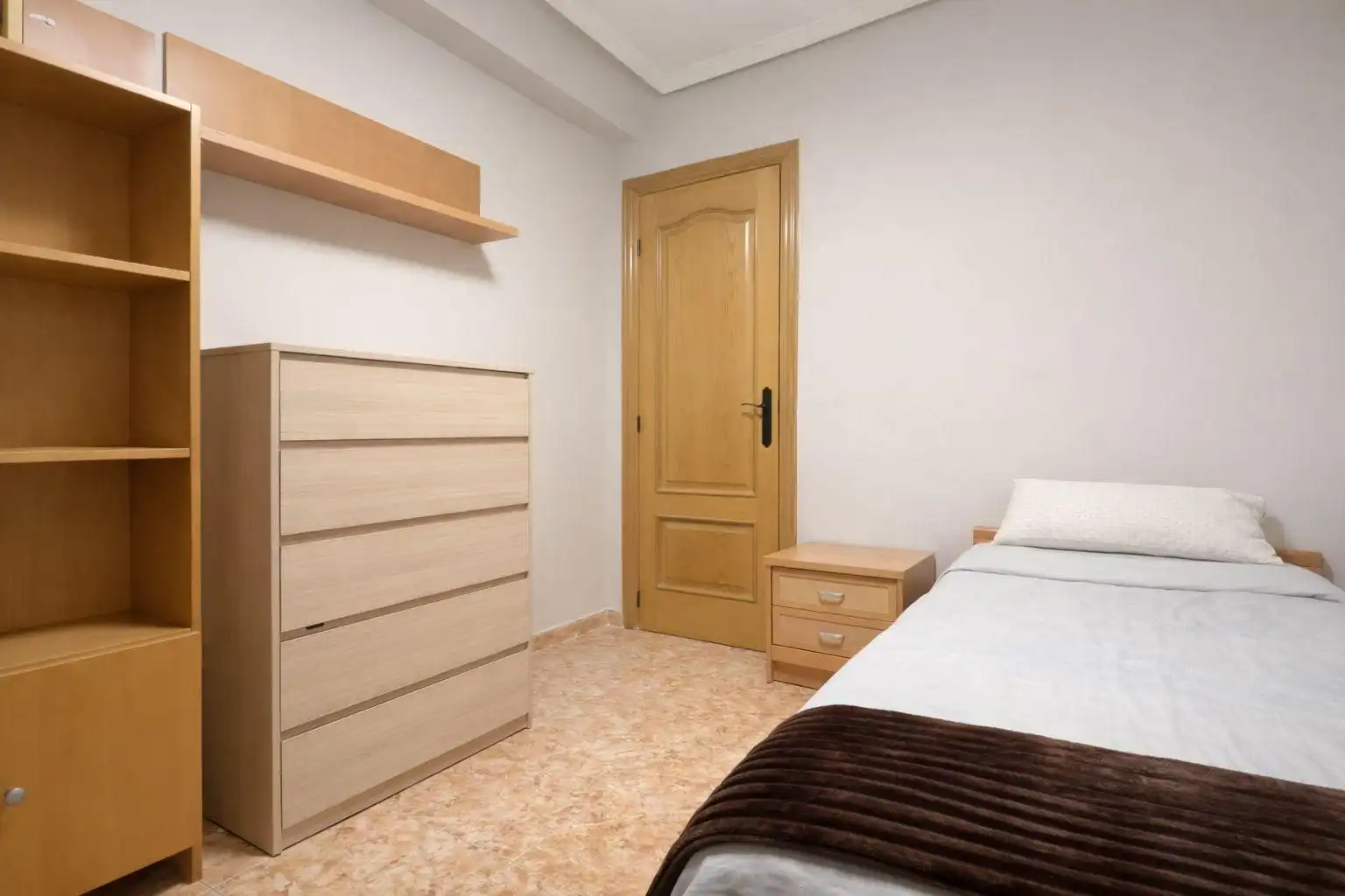 Schlafzimmer von Dachboden zum Verkauf in Massamagrell mit Terrasse und Abstellraum