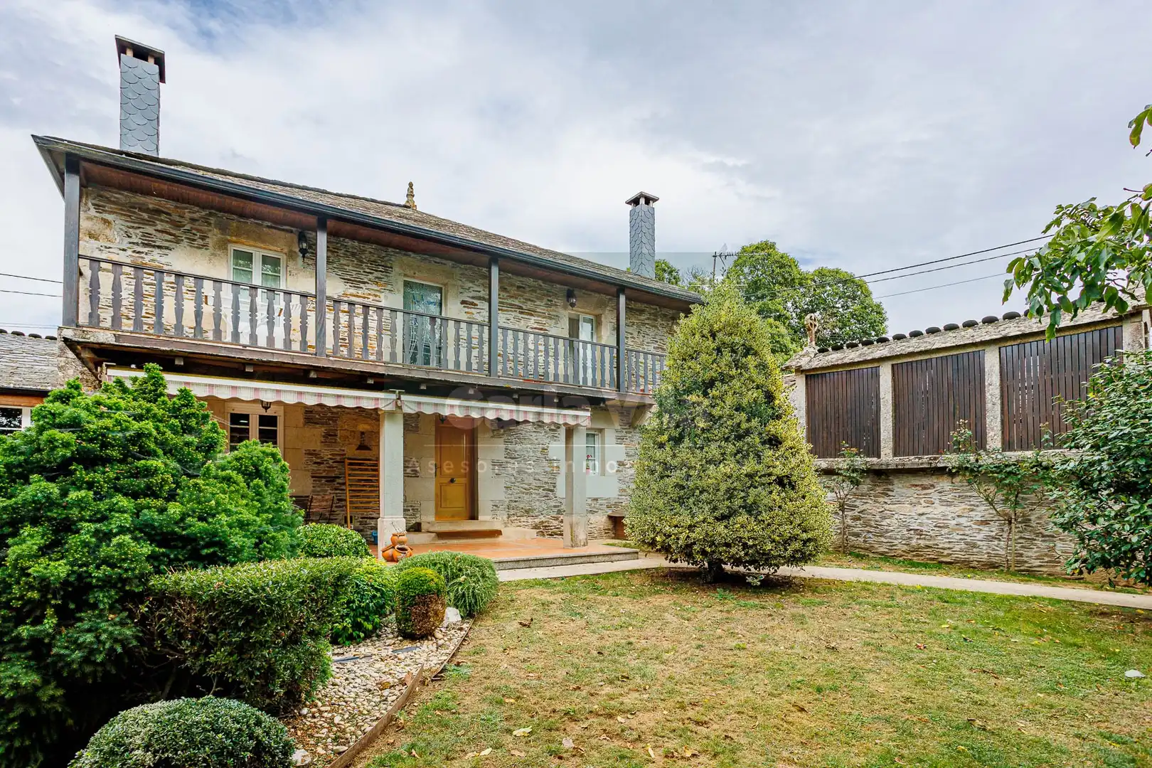 Vista exterior de Finca rústica en venda en Lugo amb Jardí privat, Parquet i Terrassa