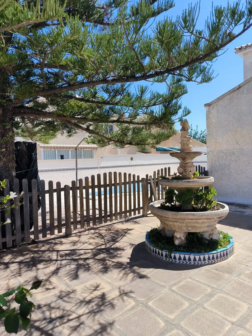 Piscina de Casa adosada en venta en Orihuela con Aire acondicionado, Calefacción y Jardín privado