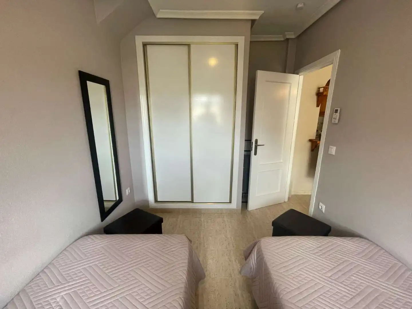 Habitación de Apartamento en venta en Orihuela con Aire acondicionado, Terraza y Piscina