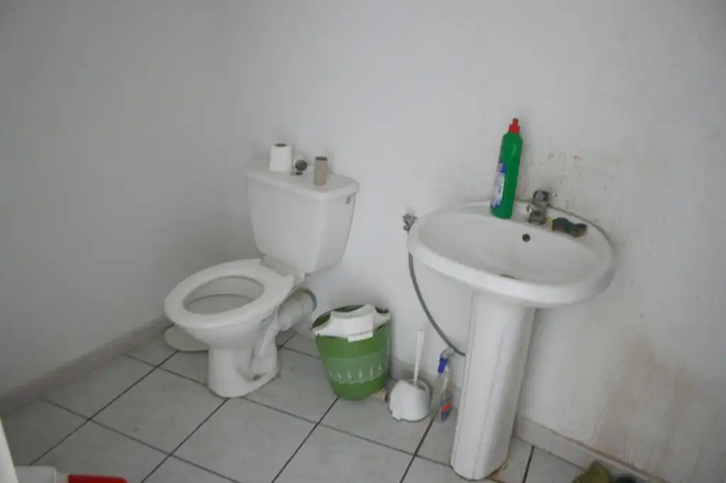 Baño de Local en venta en La Jonquera