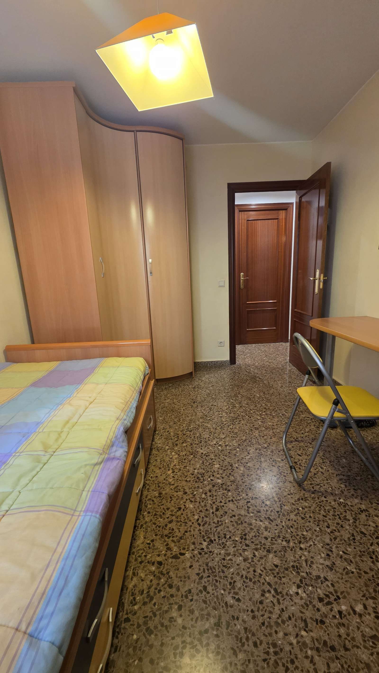 Bedroom of Flat to share in  Zaragoza Capital  with Air Conditioner and Terrace