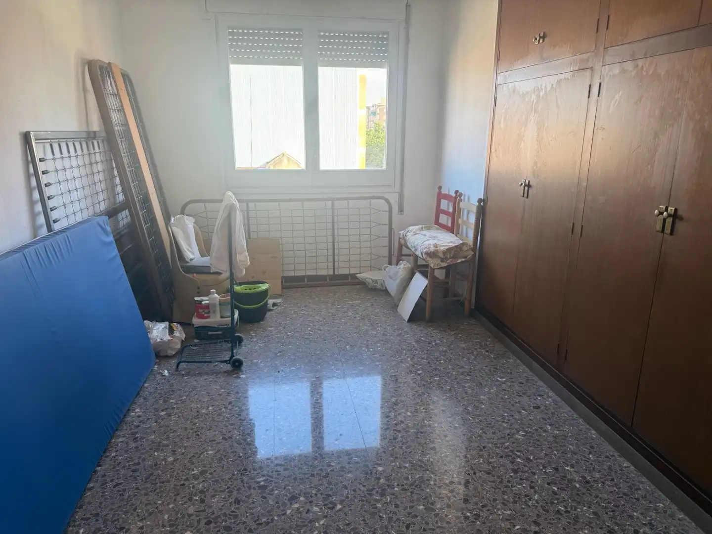Habitación de Piso en venta en L'Hospitalet de Llobregat con Calefacción, Terraza y Alarma