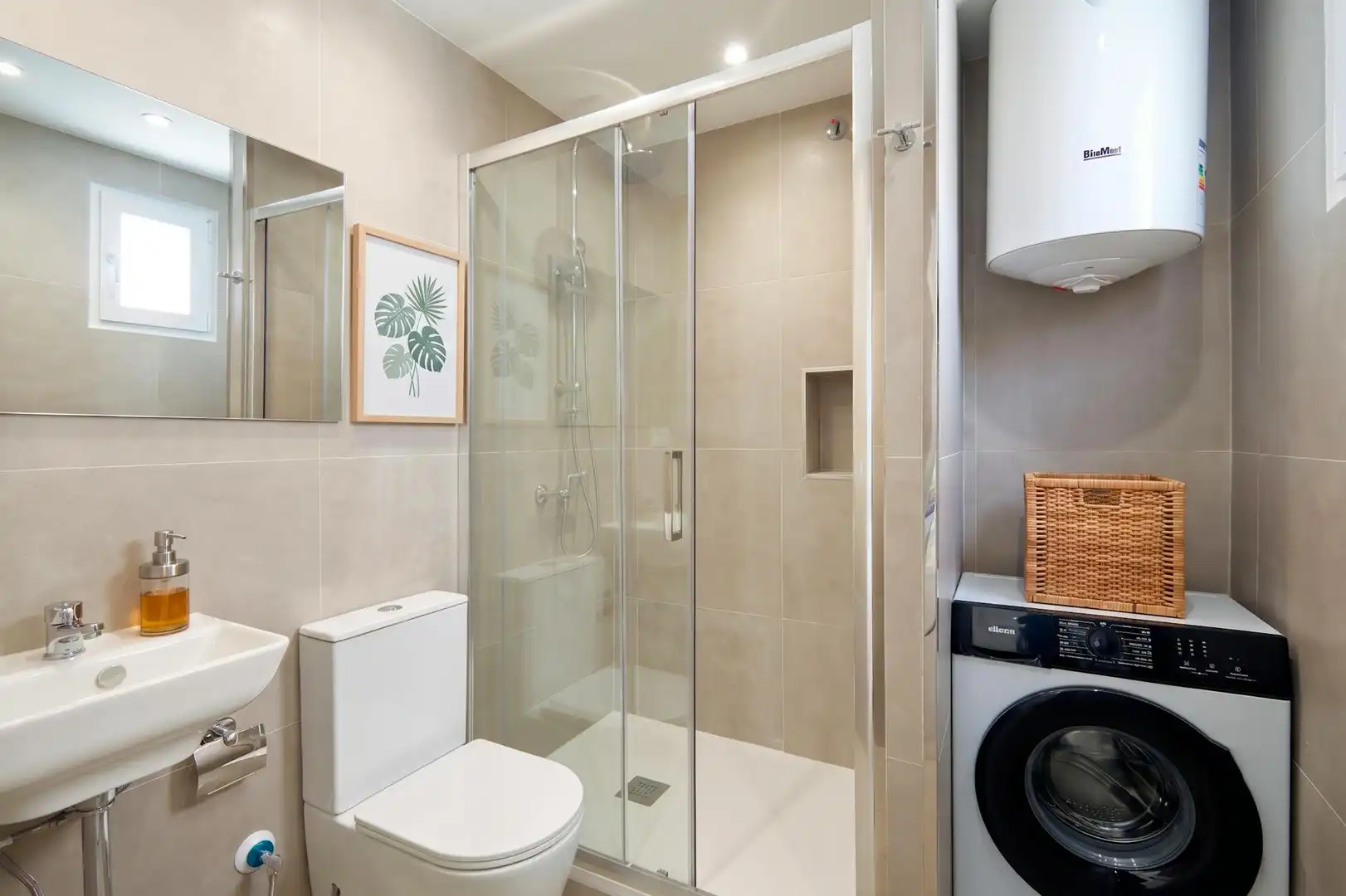 Badezimmer von Wohnung zur Miete in Barcelona mit Klimaanlage, Heizung und Möbliert