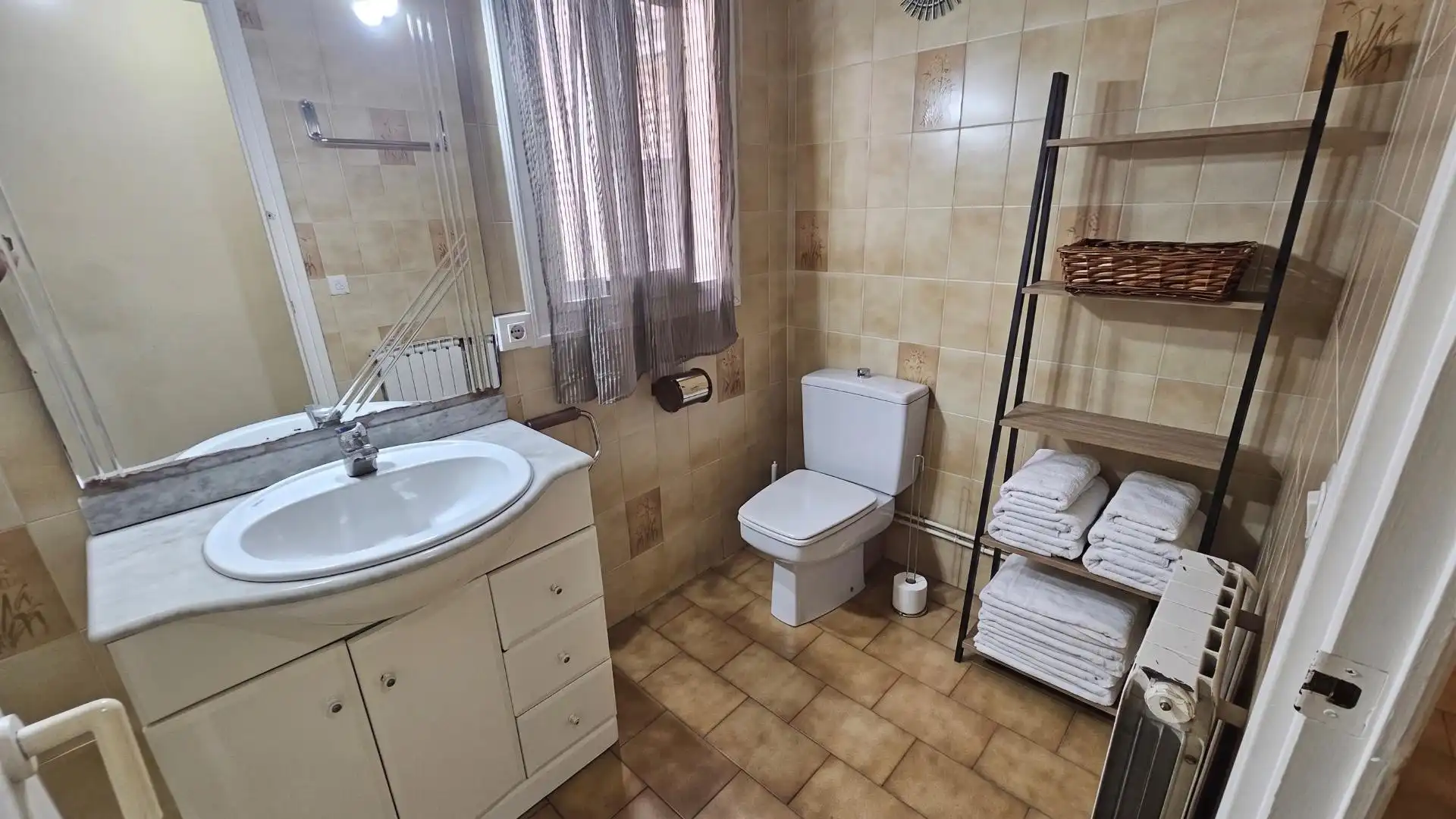 Baño de Piso en venta en Pineda de Mar con Calefacción, Terraza y Balcón